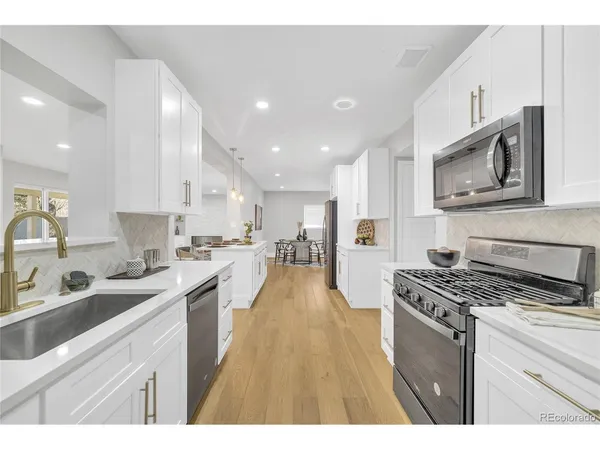$975,000 | 2930 North Monaco Parkway, Denver, CO 80207