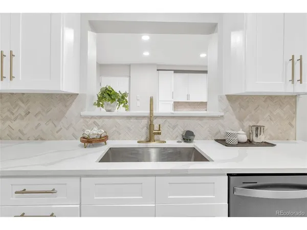 $975,000 | 2930 North Monaco Parkway, Denver, CO 80207