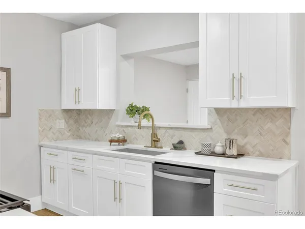 $975,000 | 2930 North Monaco Parkway, Denver, CO 80207