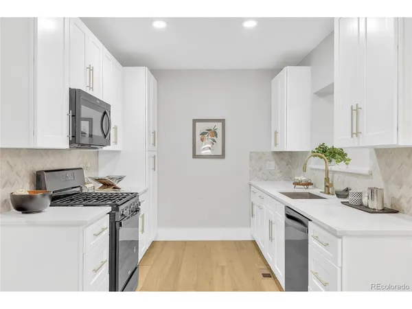$975,000 | 2930 North Monaco Parkway, Denver, CO 80207