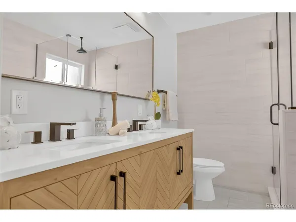 $975,000 | 2930 North Monaco Parkway, Denver, CO 80207