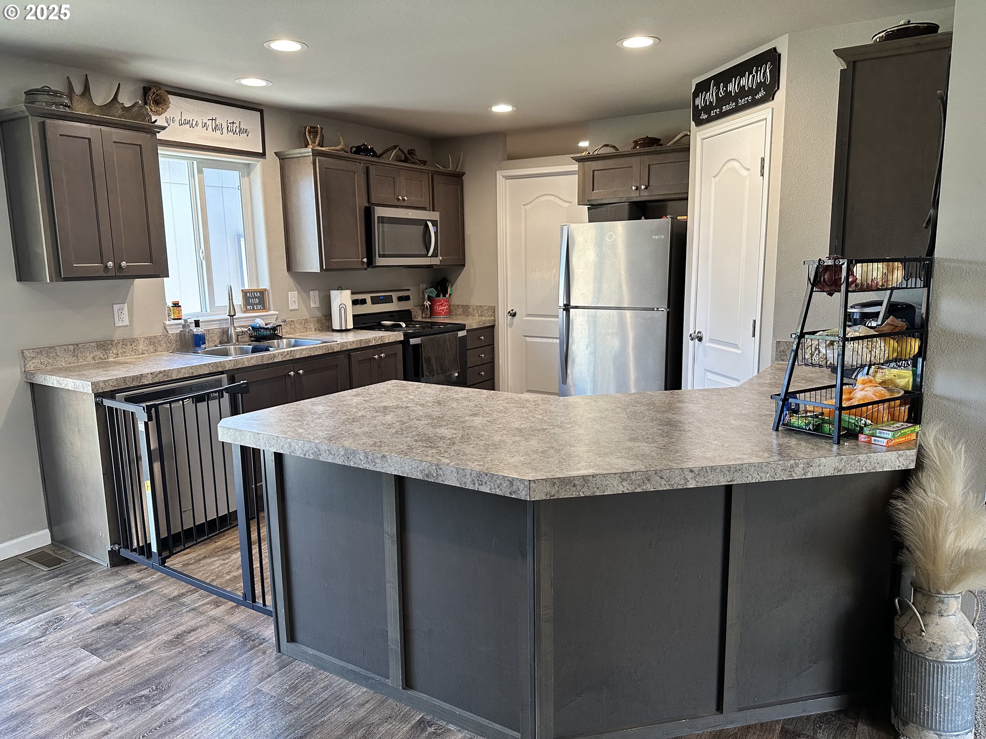3520 Northeast King Place Pendleton, OR 97801 - Photo 13 of 36 Kitchen