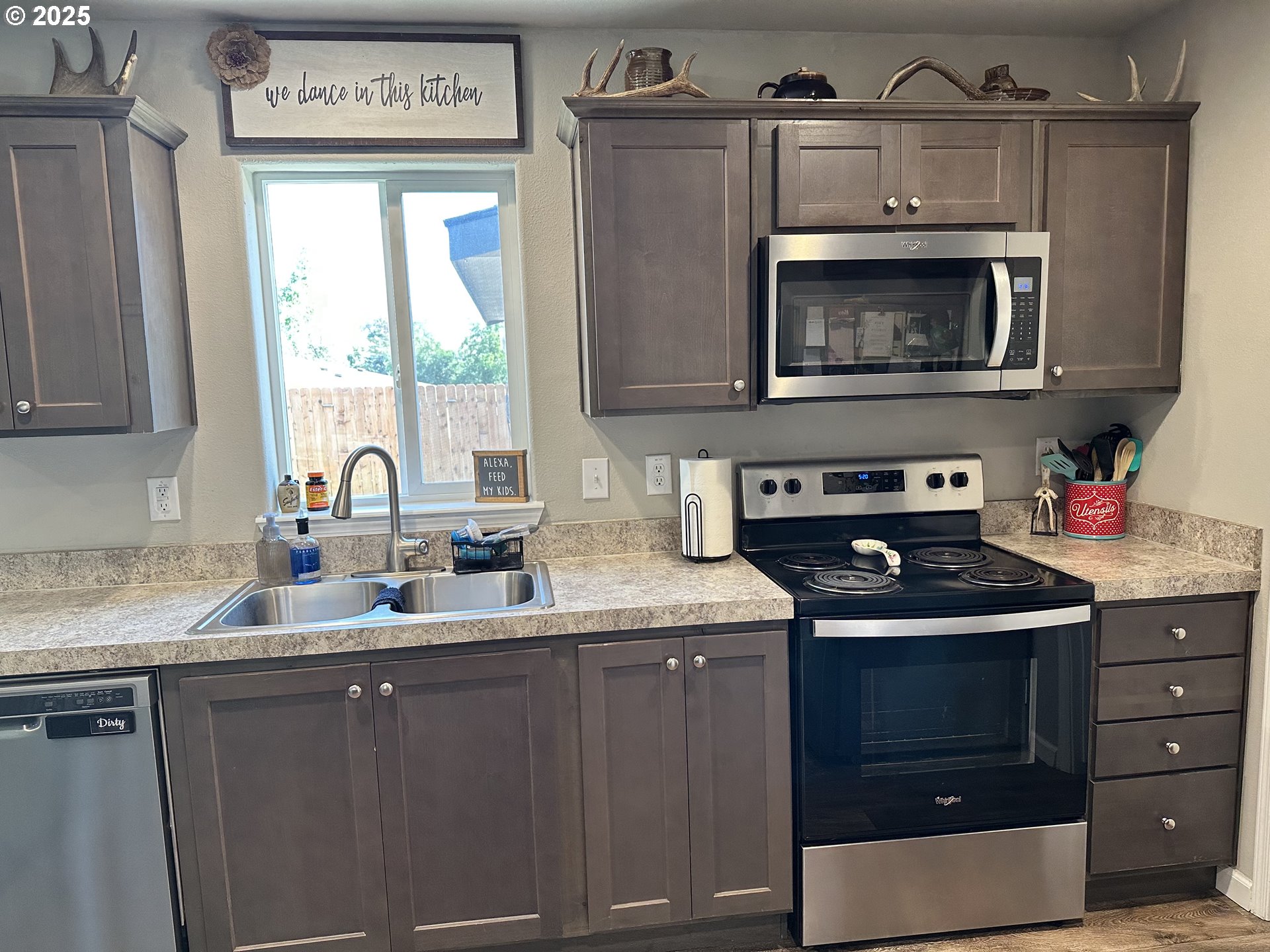 3520 Northeast King Place Pendleton, OR 97801 - Photo 14 of 36 Kitchen