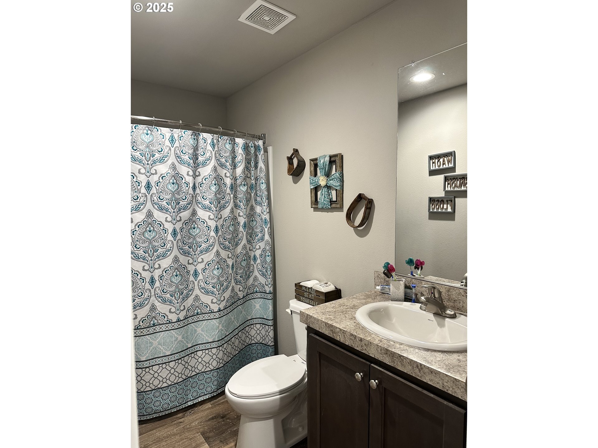 3520 Northeast King Place Pendleton, OR 97801 - Photo 16 of 36 Bathroom