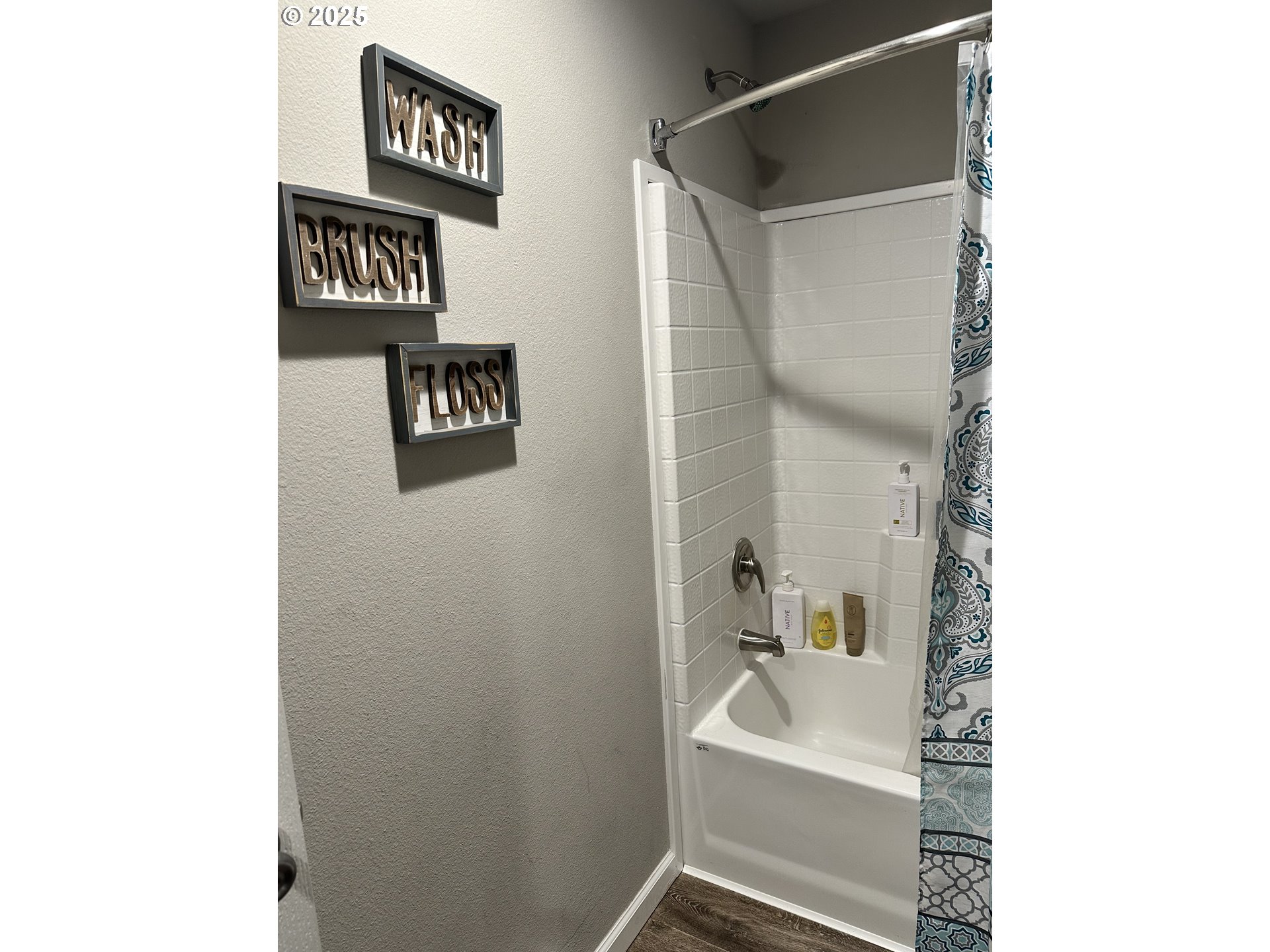3520 Northeast King Place Pendleton, OR 97801 - Photo 17 of 36 Bathroom