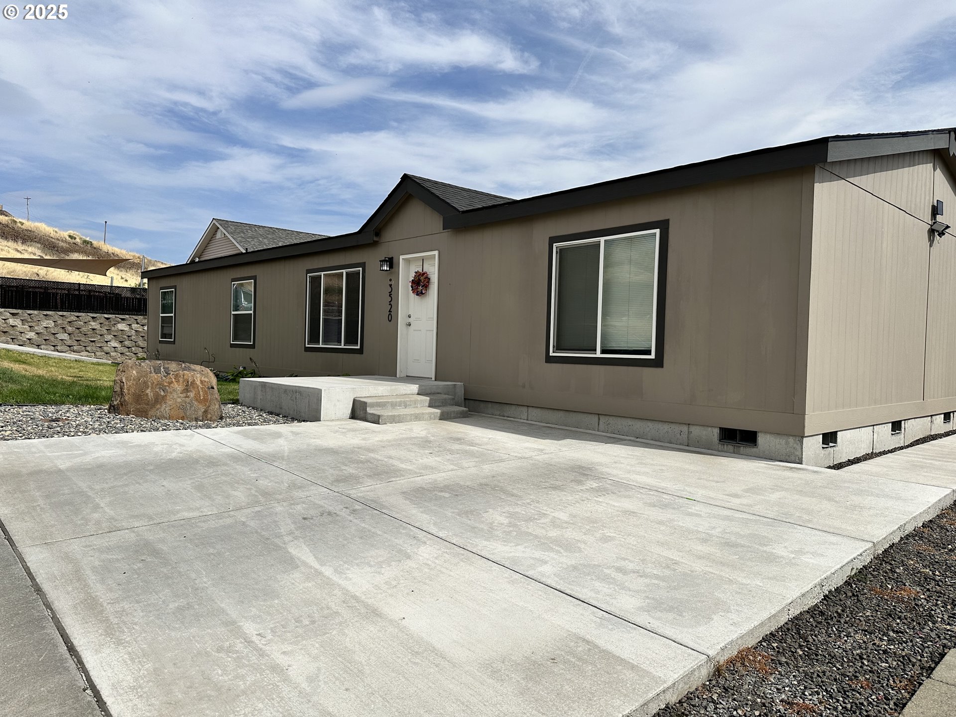 3520 Northeast King Place Pendleton, OR 97801 - Photo 2 of 36