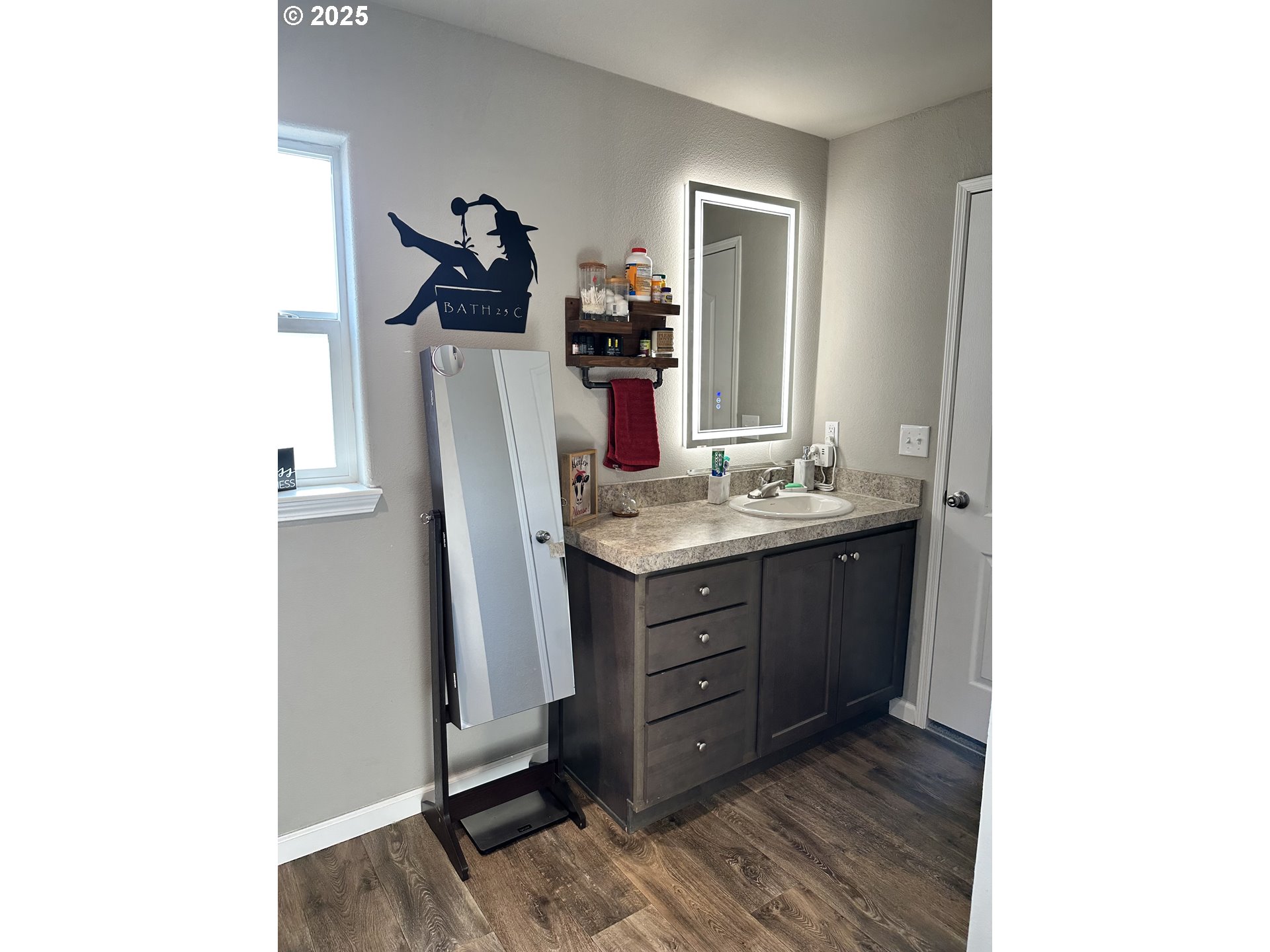 3520 Northeast King Place Pendleton, OR 97801 - Photo 28 of 36 Bathroom