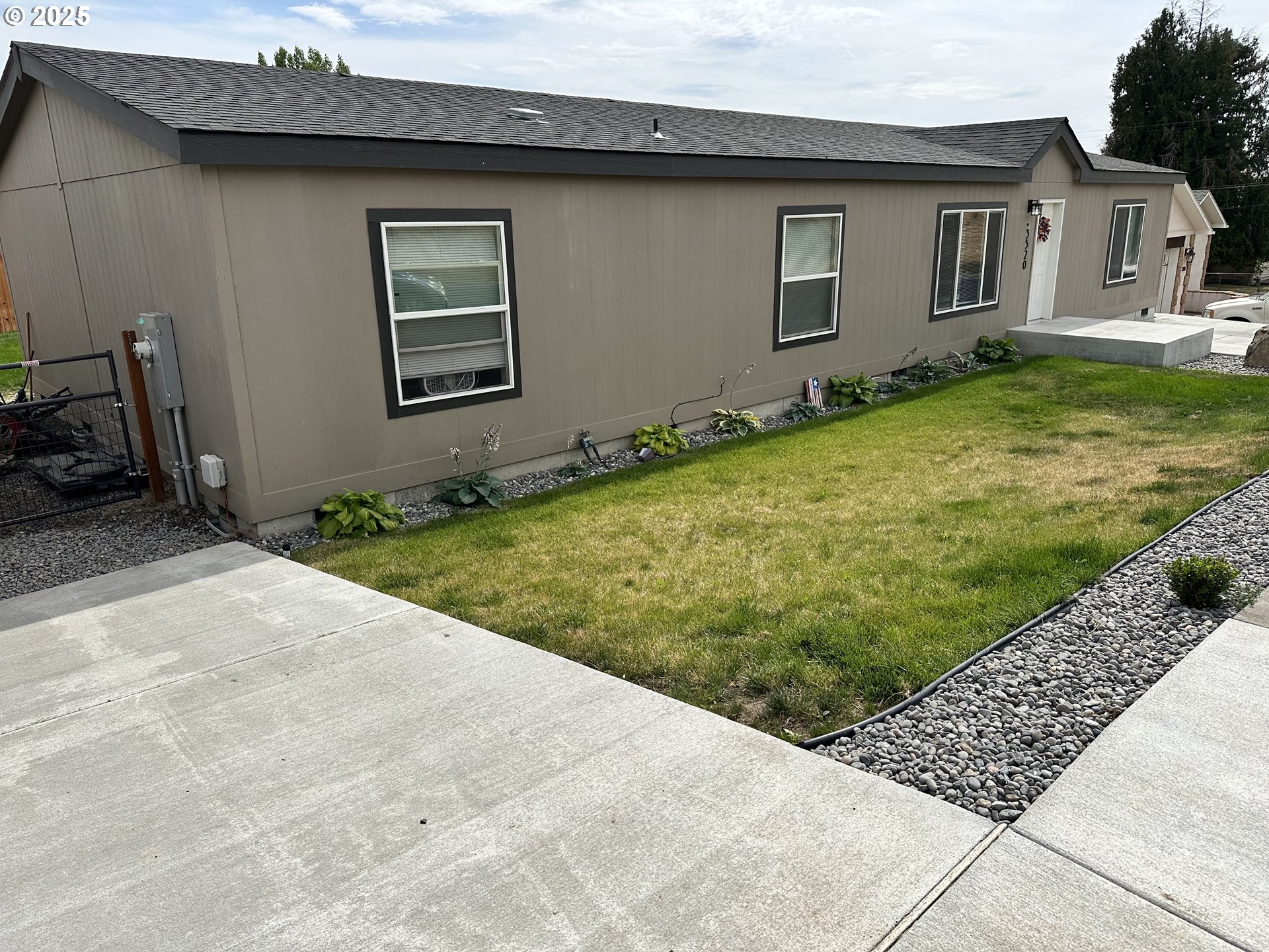 3520 Northeast King Place Pendleton, OR 97801 - Photo 3 of 36 Front Yard