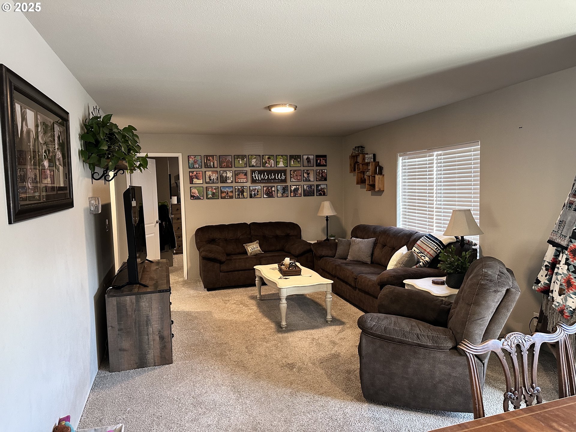 3520 Northeast King Place Pendleton, OR 97801 - Photo 6 of 36 Living Room