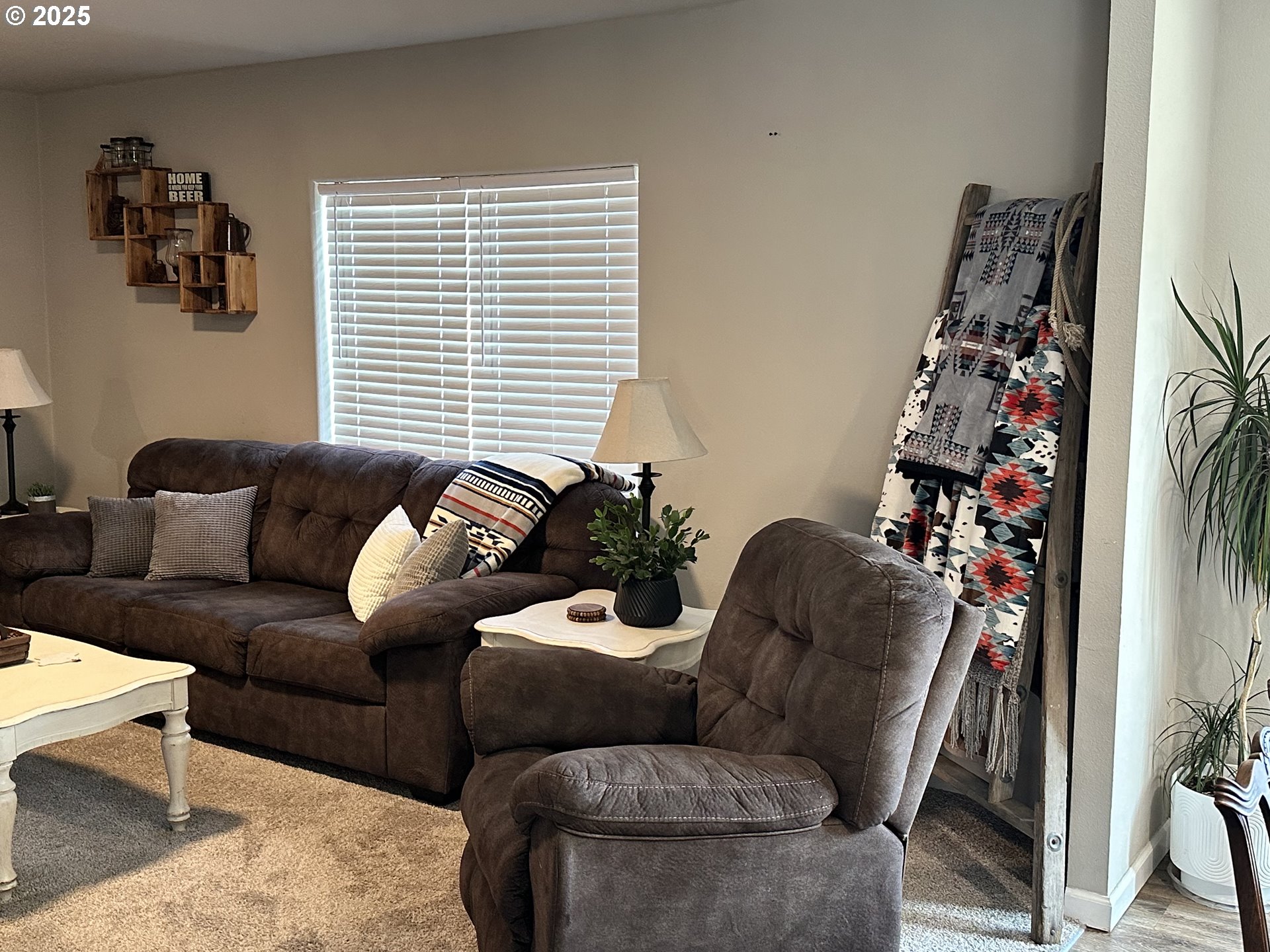 3520 Northeast King Place Pendleton, OR 97801 - Photo 8 of 36 Living Room