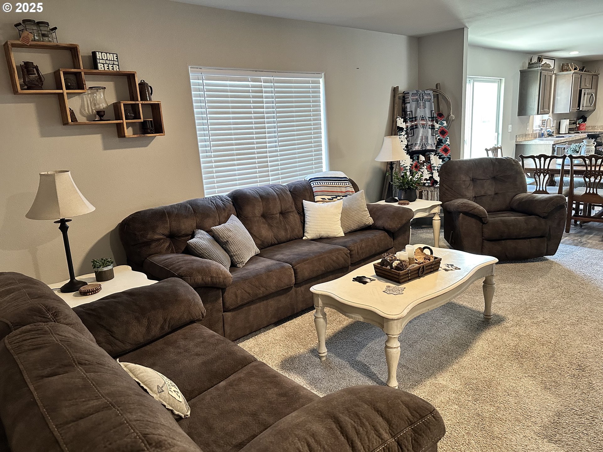 3520 Northeast King Place Pendleton, OR 97801 - Photo 9 of 36 Living Room