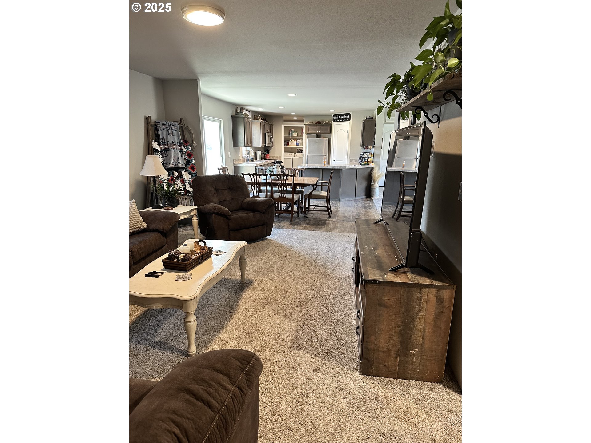3520 Northeast King Place Pendleton, OR 97801 - Photo 10 of 36 Living Room/Dining Room