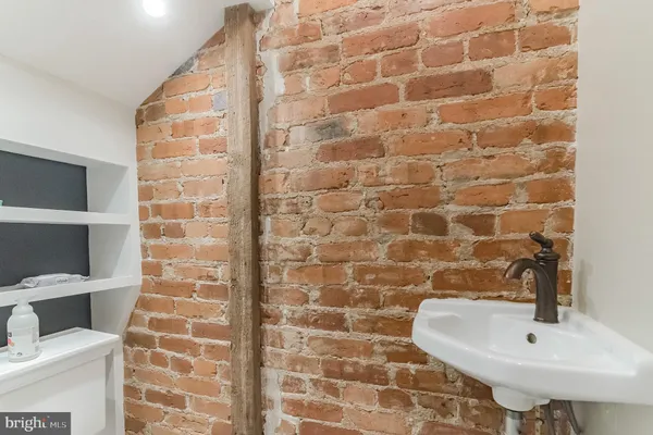 $3,750 | 2321 17th Street Northwest, Washington, DC 20009