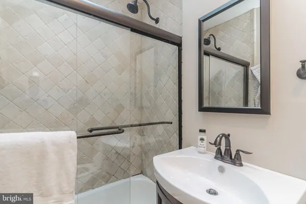 $3,750 | 2321 17th Street Northwest, Washington, DC 20009