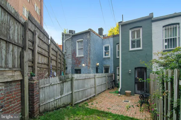 $3,750 | 2321 17th Street Northwest, Washington, DC 20009