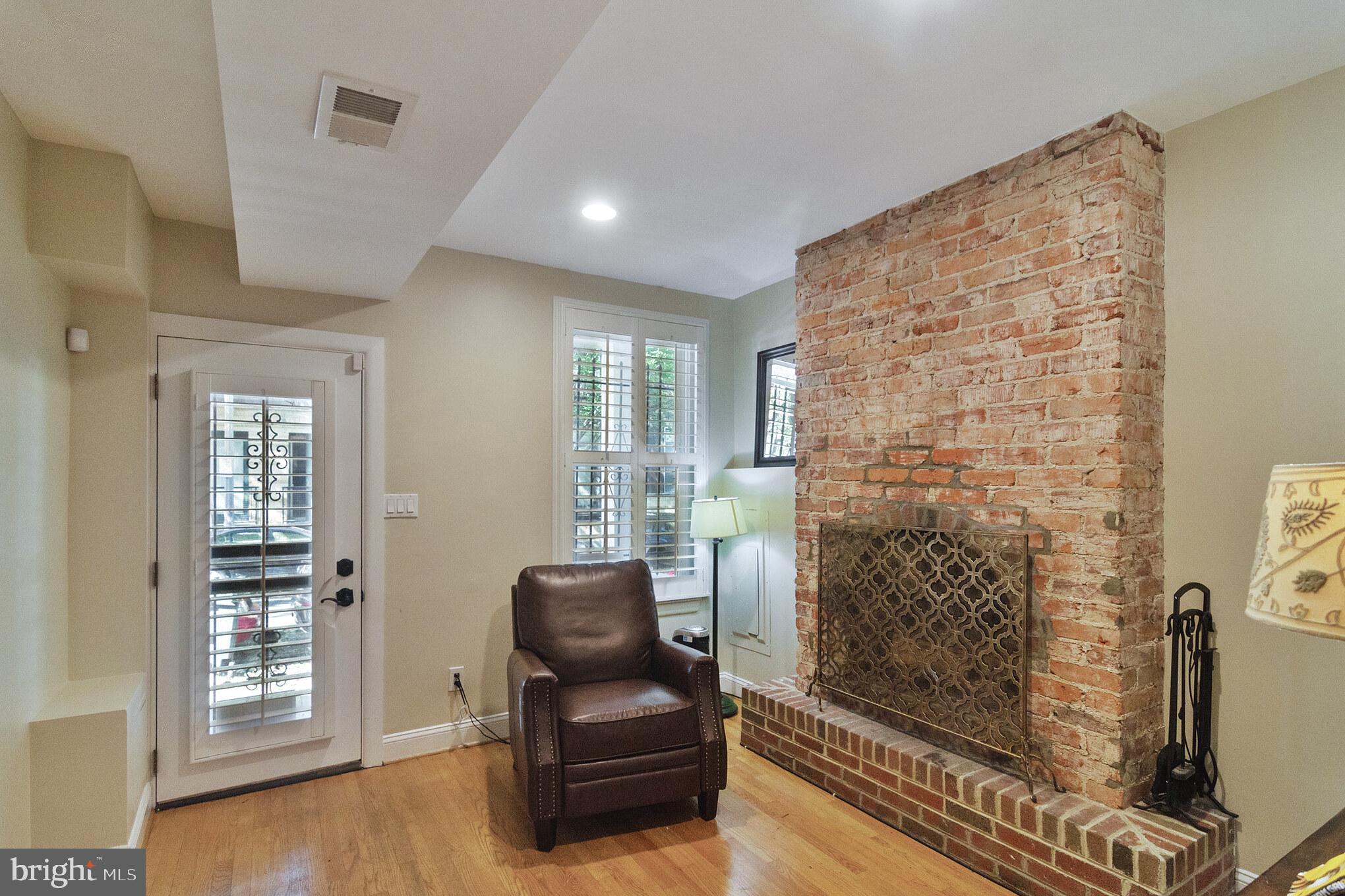 2321 17th Street Northwest Washington, DC 20009 - Photo 4 of 26