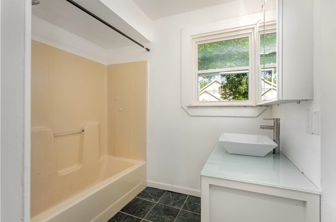604 North Monroe Street Bay City, MI 48708 - Photo 15 of 25 Gallery Image 15