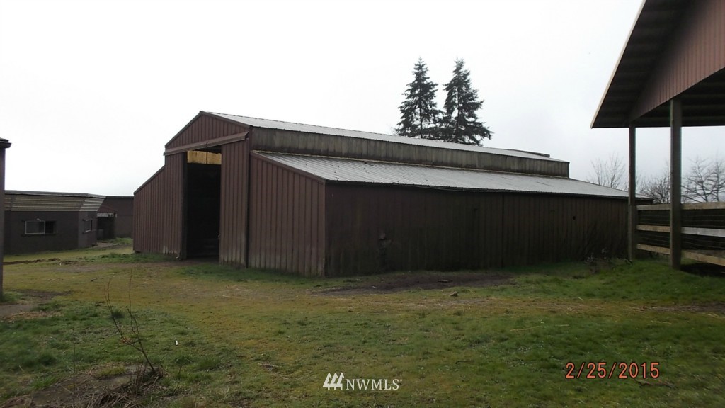 457 Hemenway Road Winlock, WA 98596 - Photo 4 of 24 a backyard of a house