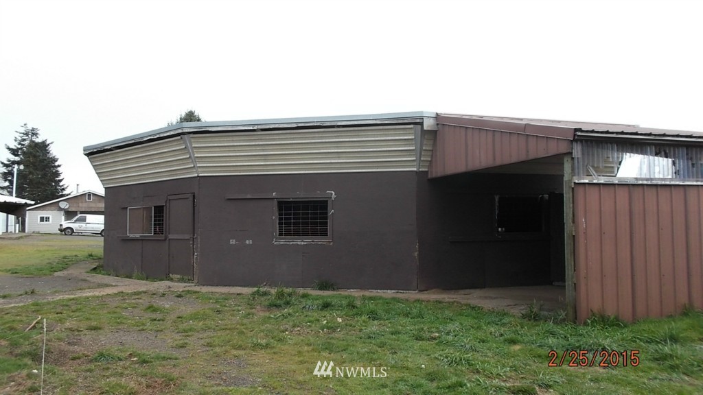 457 Hemenway Road Winlock, WA 98596 - Photo 9 of 24 a house view with a backyard space