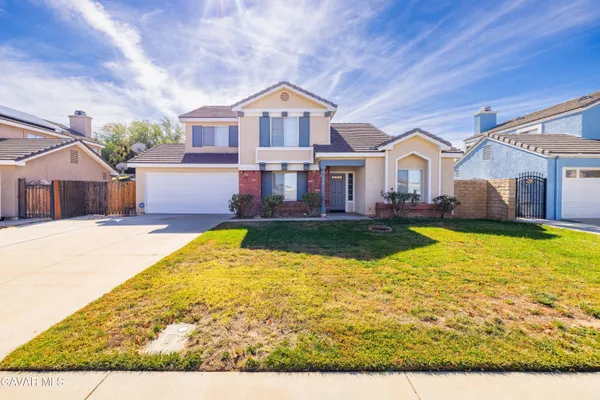 a view of a house with swimming pool and a yard