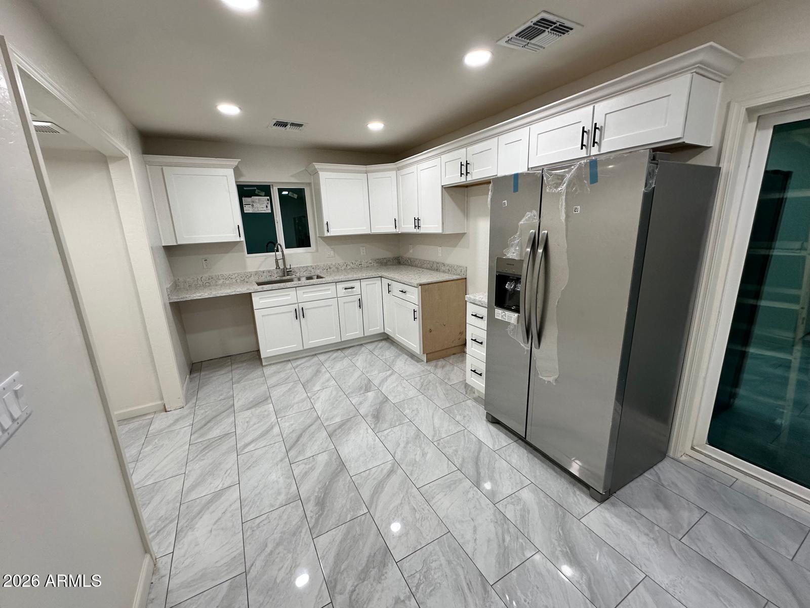 4020 South 15th Street Phoenix, AZ 85040 - Photo 2 of 5 5d0e7988-3ee8-45a9-bad5-c9052d55fb35