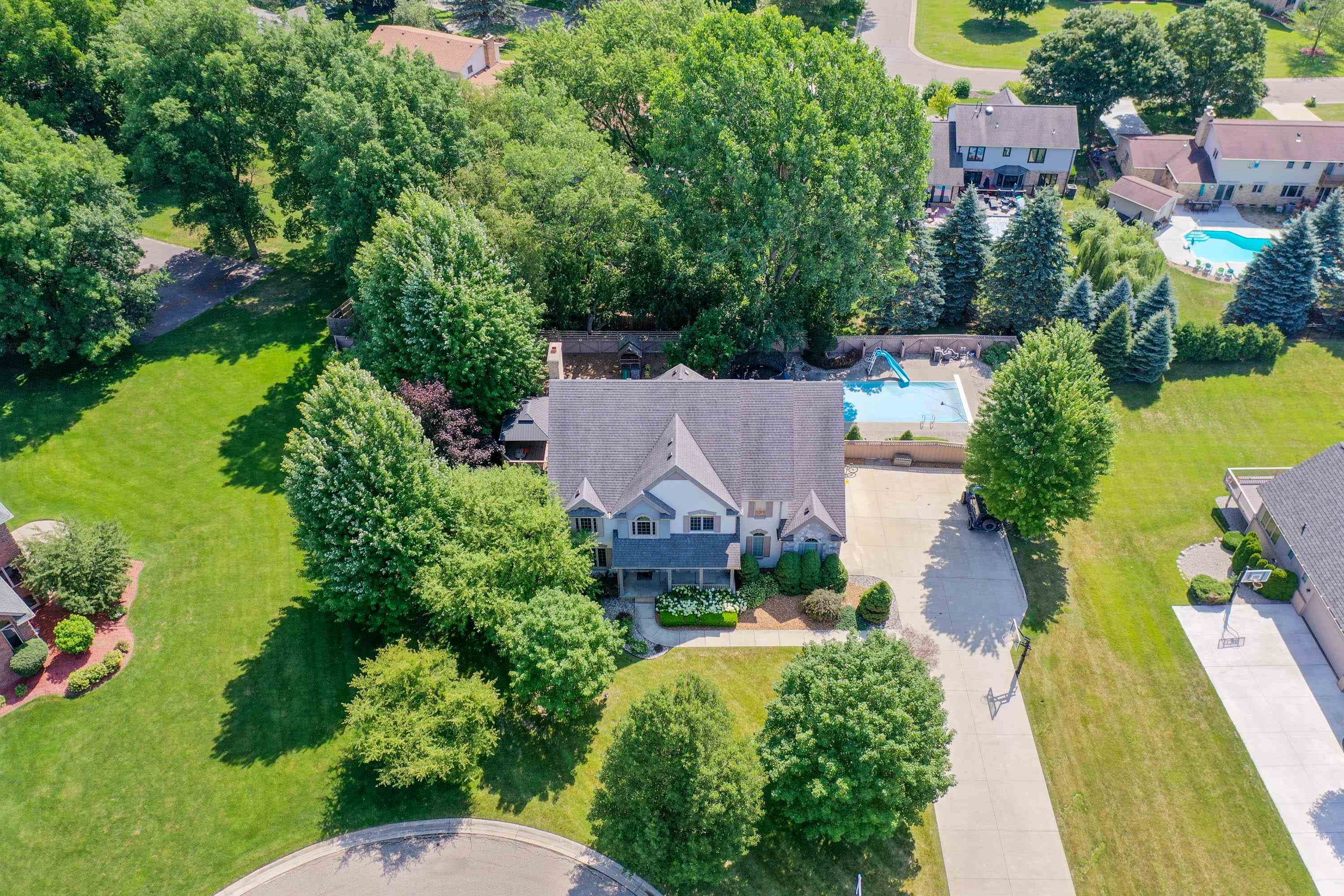 11766 Kings Colony Road Grand Blanc, MI 48439 - Photo 16 of 62 50115515-16.JPG