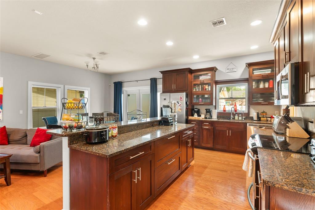 2223 Amherst Avenue Orlando, FL 32804 - Photo 10 of 64