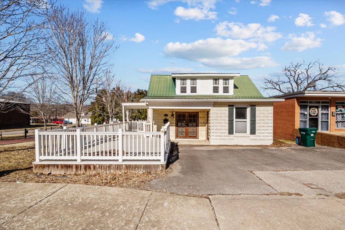 203 East Main Street Waverly, TN 37185 - Photo 1 of 32 a front view of a house with a garden