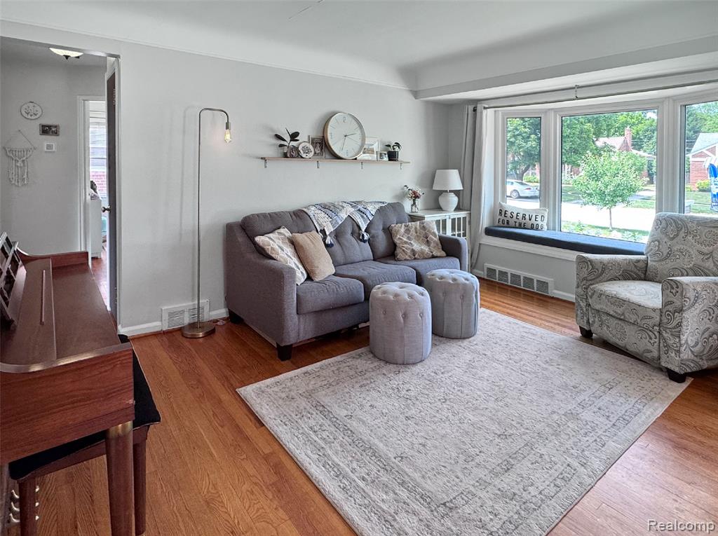 437 Normandy Road Royal Oak, MI 48073 - Photo 5 of 39