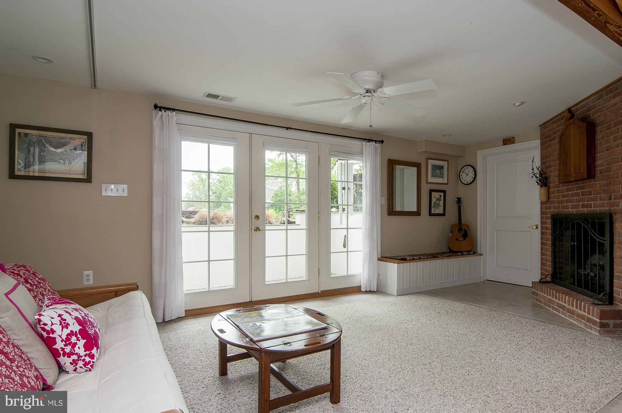3067 Aberdeen Road Annapolis, MD 21403 - Photo 16 of 30 Family Room