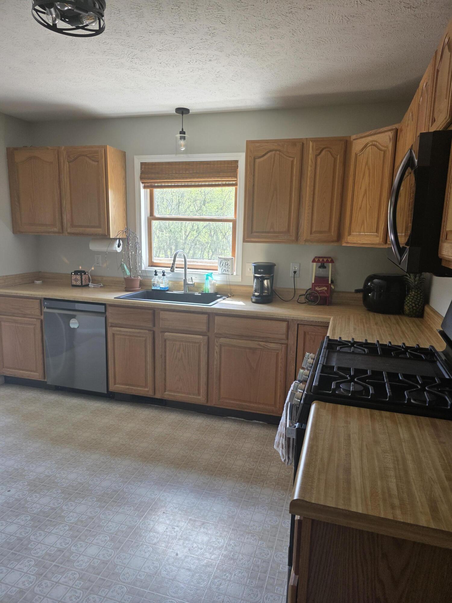 1627 West Barnes Road Leslie, MI 49251 - Photo 11 of 56 20260422_133441 (1)