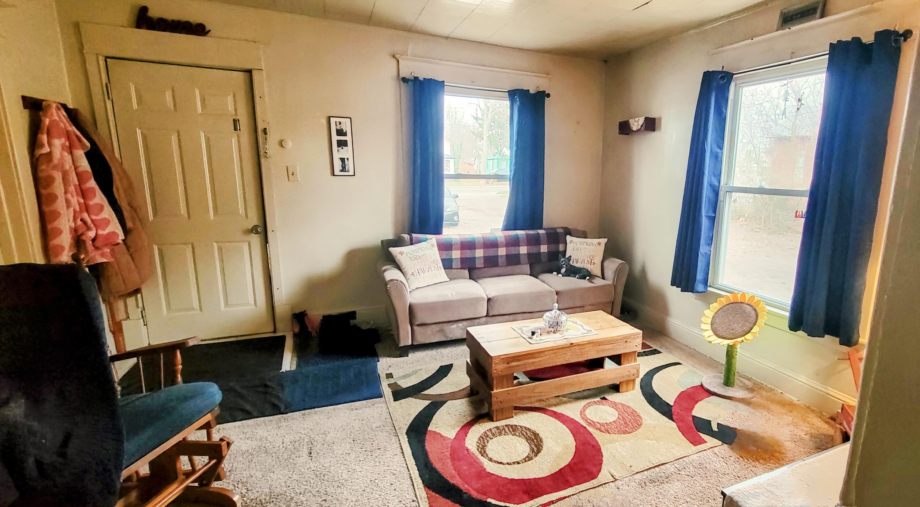 357 Amity Avenue Muskegon, MI 49442 - Photo 3 of 7 Living Room