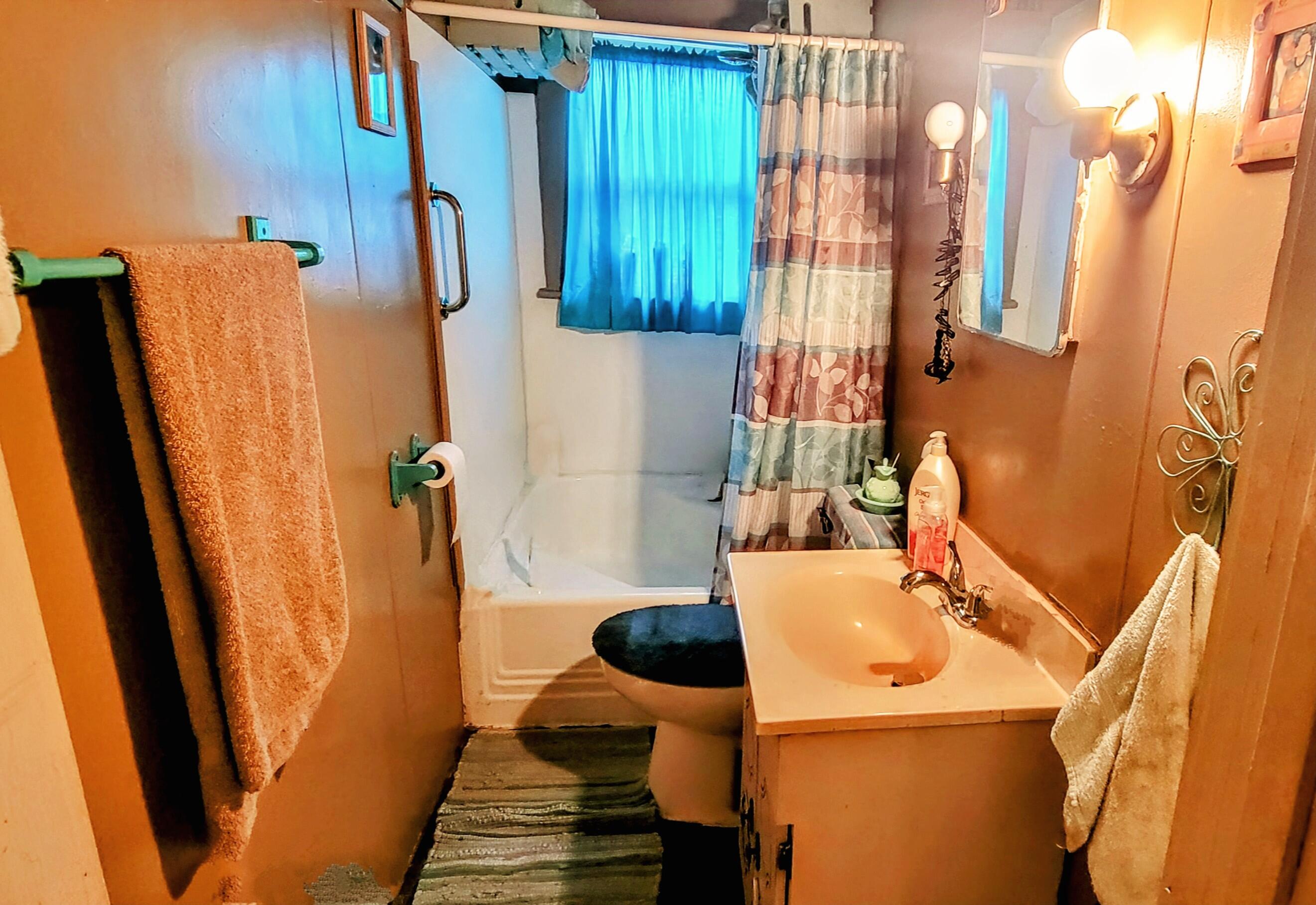 357 Amity Avenue Muskegon, MI 49442 - Photo 7 of 7 bathroom