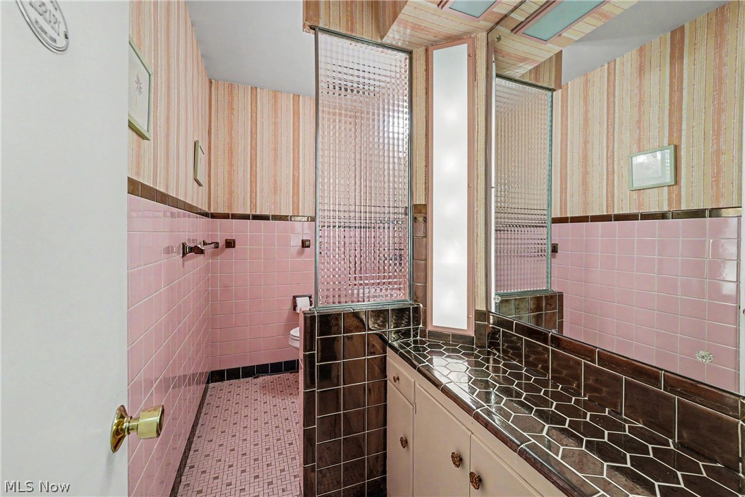 19909 Malvern Road Shaker Heights, OH 44122 - Photo 22 of 49 First Floor Powder Room
