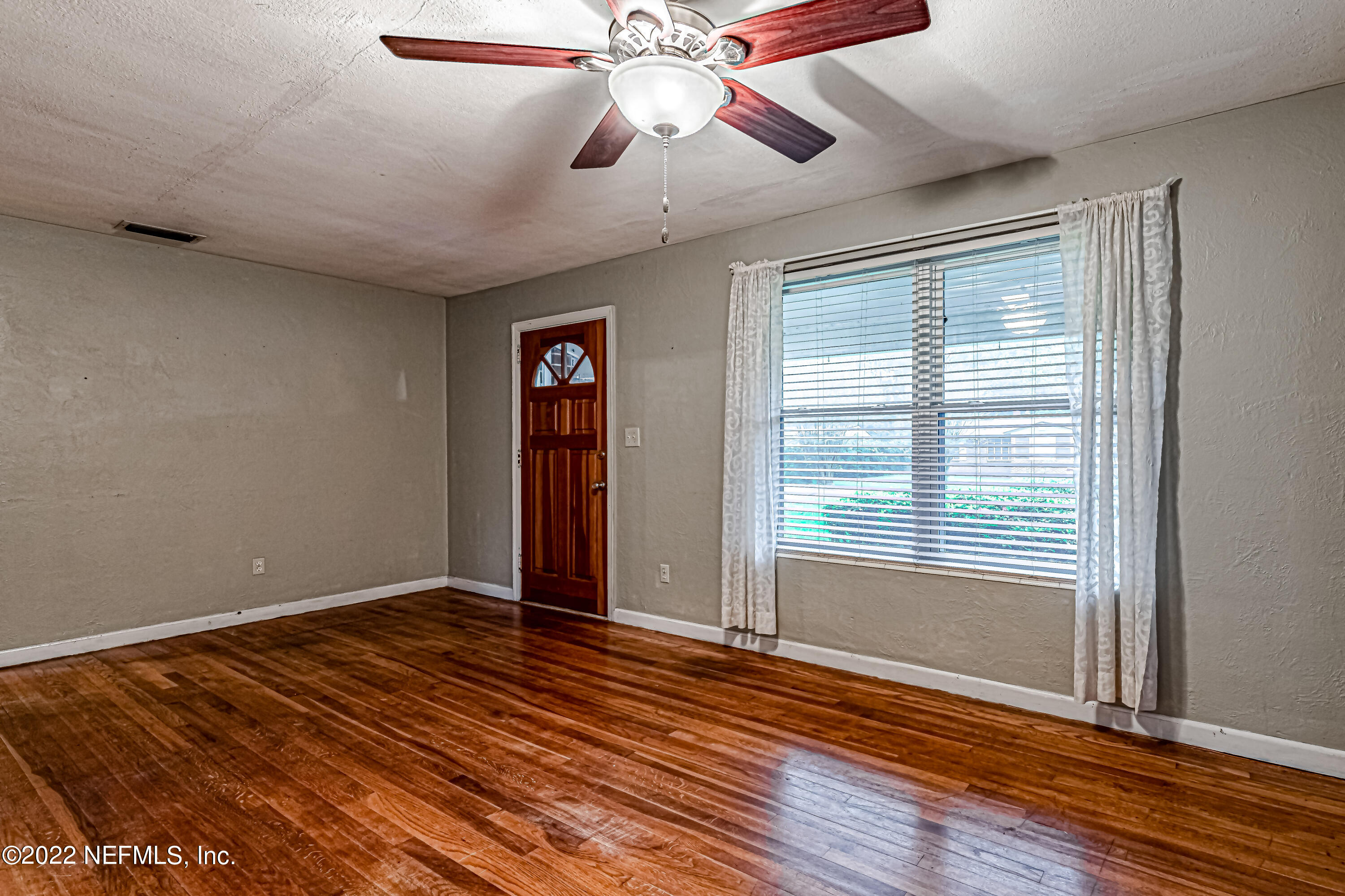 716 Valley Forge Road Jacksonville, FL 32208 - Photo 2 of 21 2-Living Room