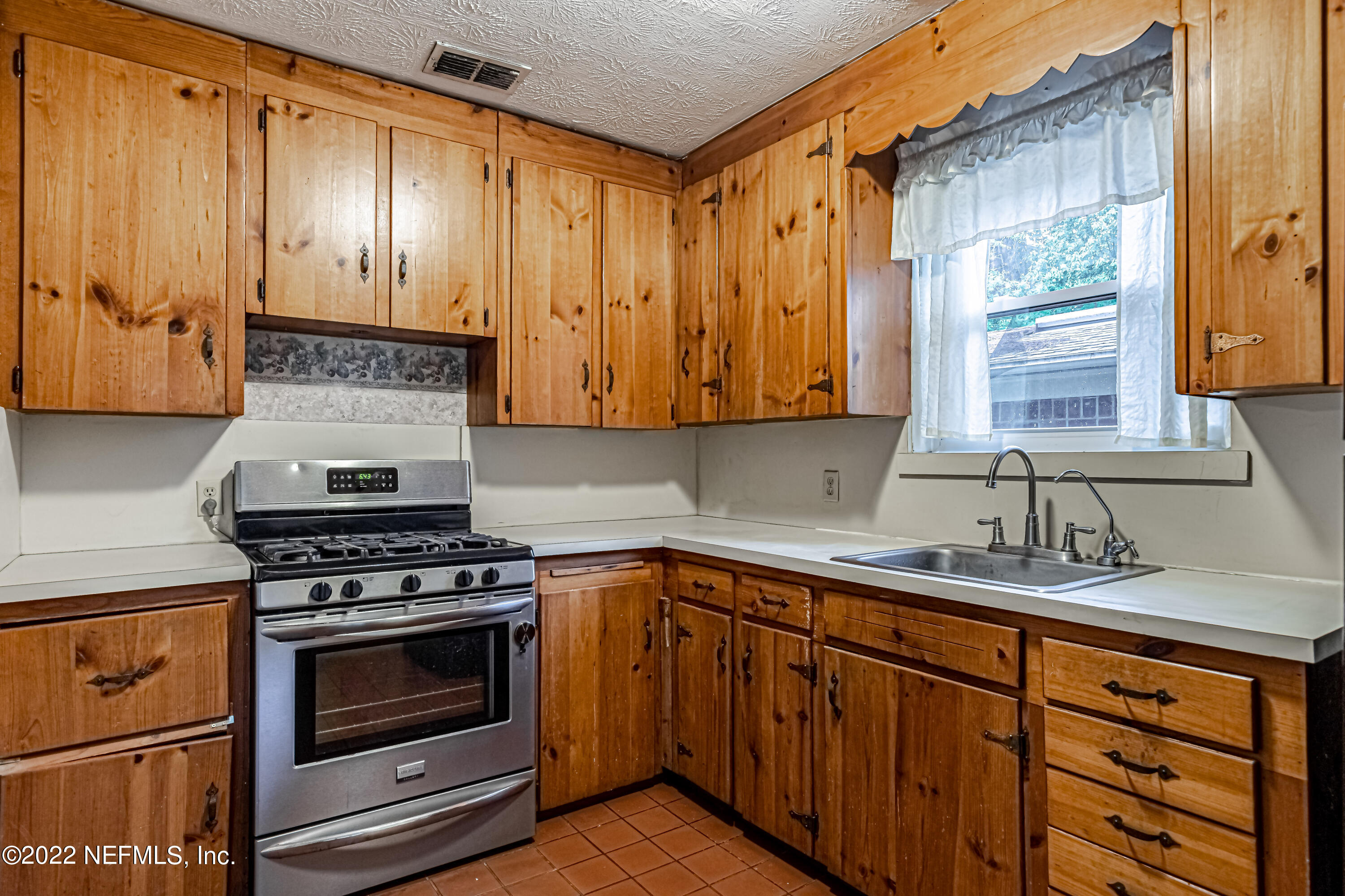 716 Valley Forge Road Jacksonville, FL 32208 - Photo 8 of 21 8-Kitchen