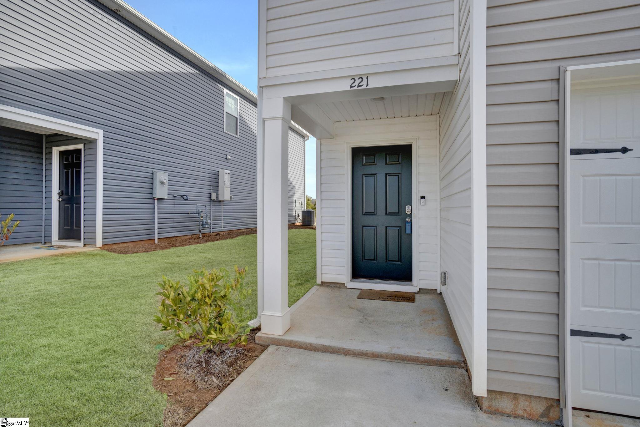 221 Samuel Street Pendleton, SC 29670 - Photo 4 of 31