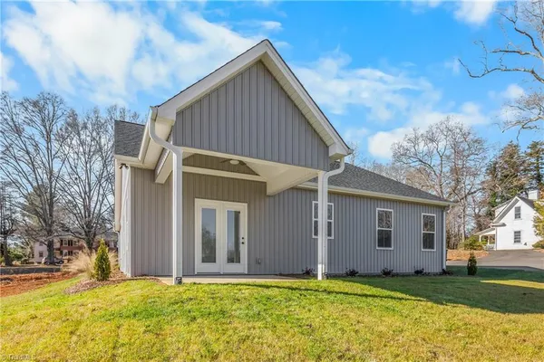 $425,900 | 4608 Cedar Farm Lane, Pfafftown, NC 27040