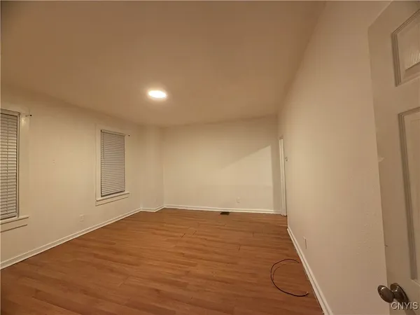 $900 | 1208 City Street, Unit 3, Utica, NY 13502