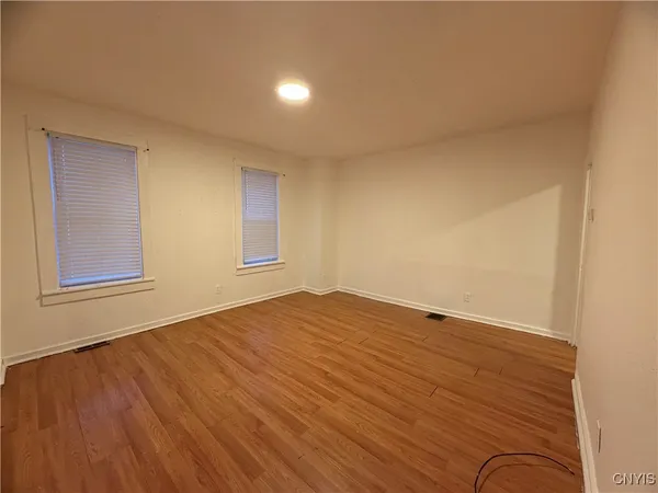 $900 | 1208 City Street, Unit 3, Utica, NY 13502