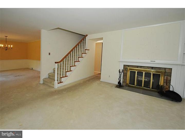 1082 Beverly Road Rydal, PA 19046 - Photo 4 of 22 Living Room