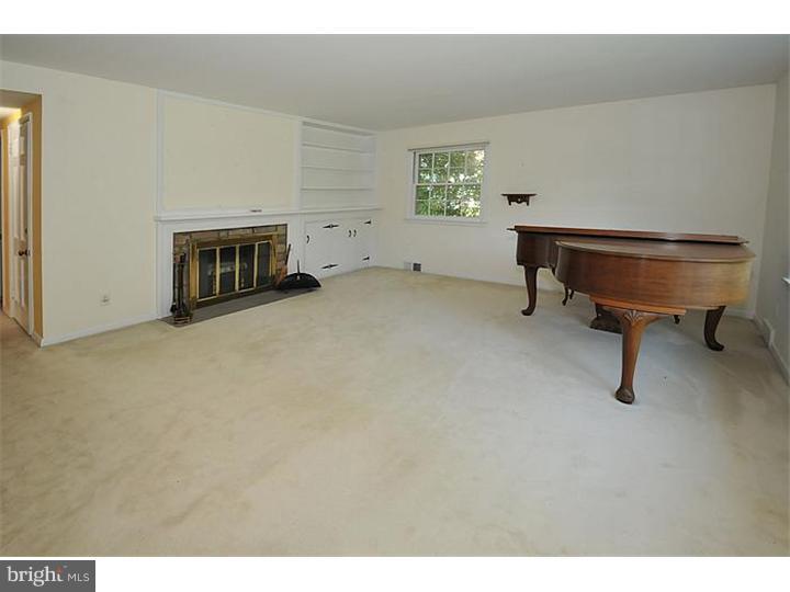 1082 Beverly Road Rydal, PA 19046 - Photo 5 of 22 Living Room