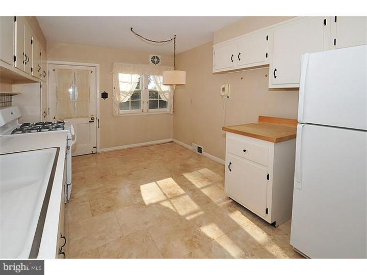 1082 Beverly Road Rydal, PA 19046 - Photo 10 of 22 Kitchen