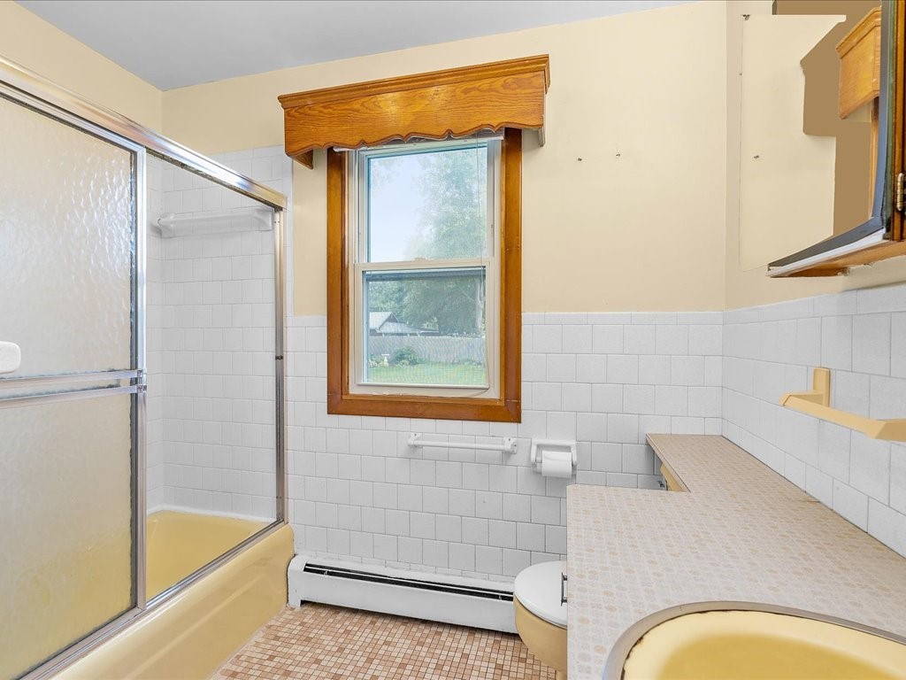 80 Durfee Road Tiverton, RI 02878 - Photo 15 of 27 Bath, mirror's, closet