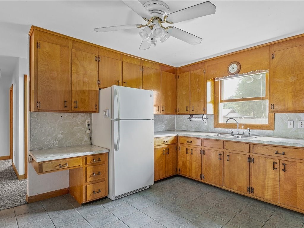 80 Durfee Road Tiverton, RI 02878 - Photo 10 of 27 Lots of Kitchen cabinets