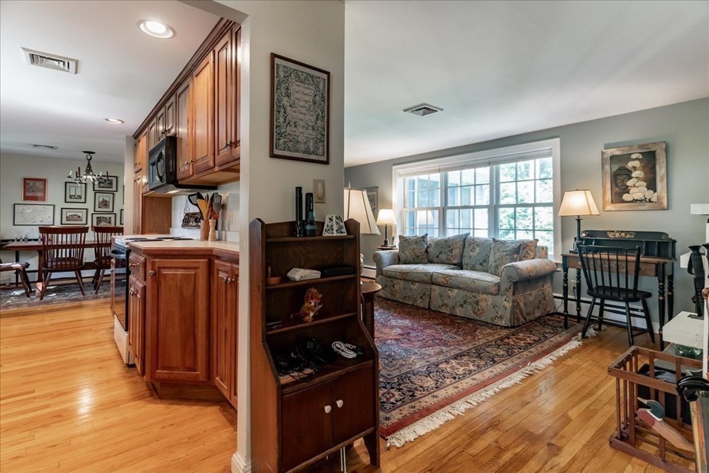 9 Hancock Road Hingham, MA 02043 - Photo 4 of 40 Gallery Image 4