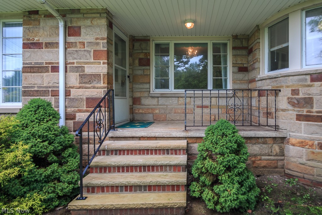 569 Bishop Road Cleveland, OH 44143 - Photo 2 of 26