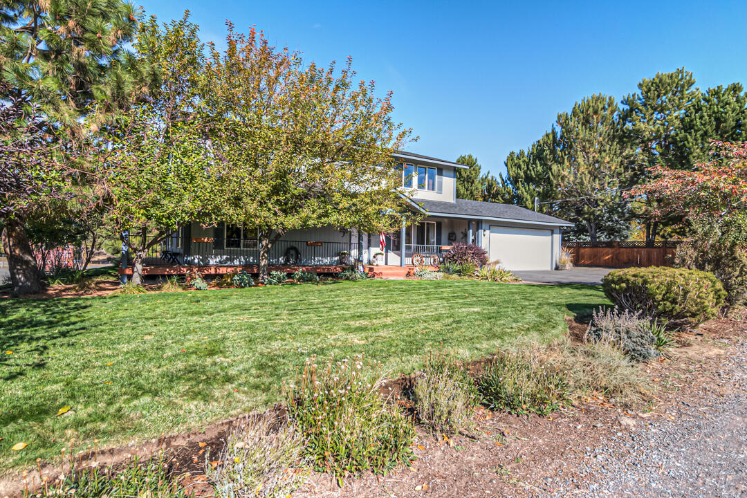 19528 Apache Road Bend, OR 97702 - Photo 2 of 27 Front Yard