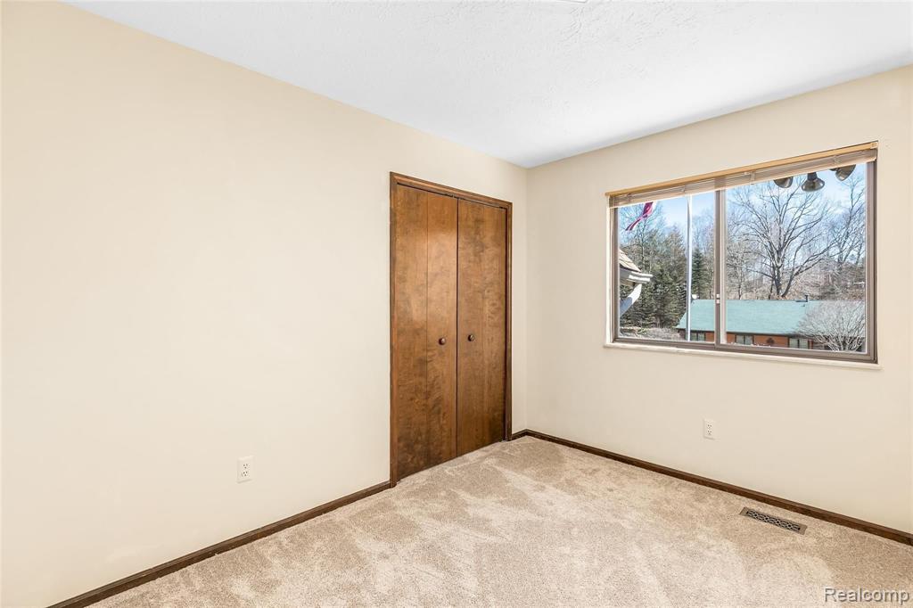 5412 Prairie View Brighton, MI 48116 - Photo 24 of 34