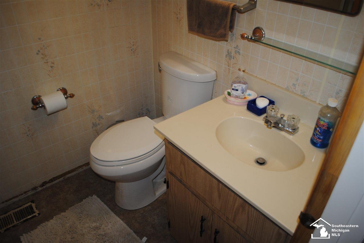 1910 Stewart Road Monroe, MI 48162 - Photo 22 of 46 50055372-21.JPG